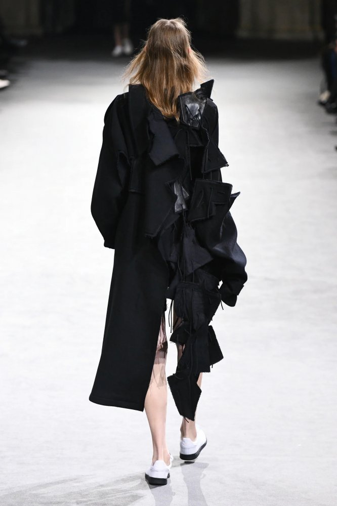 yohjiyamamoto_paris_23aw_00009.jpg