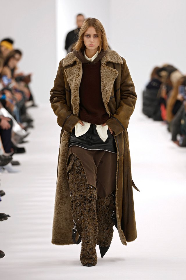 Givenchy_AW23_Womenswear_028.width-640_nayxRomBYRQ2jAQ1.jpg