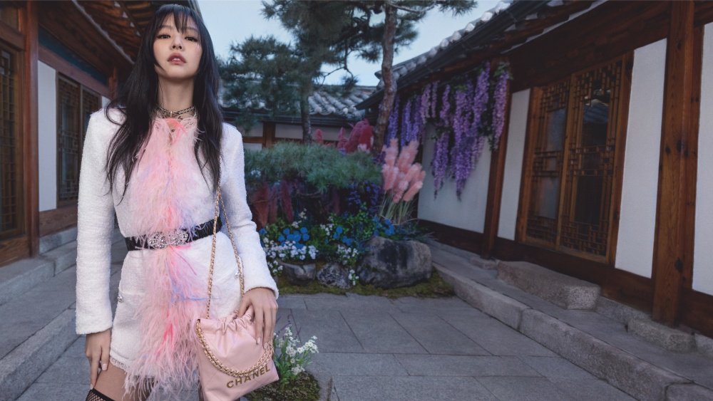 CHANEL-22-BAG-AD-CAMPAIGN-BY-INEZ-VINOODH-1-copy-2.jpeg