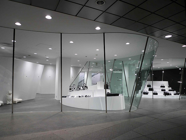 large_cdg_outside760.png