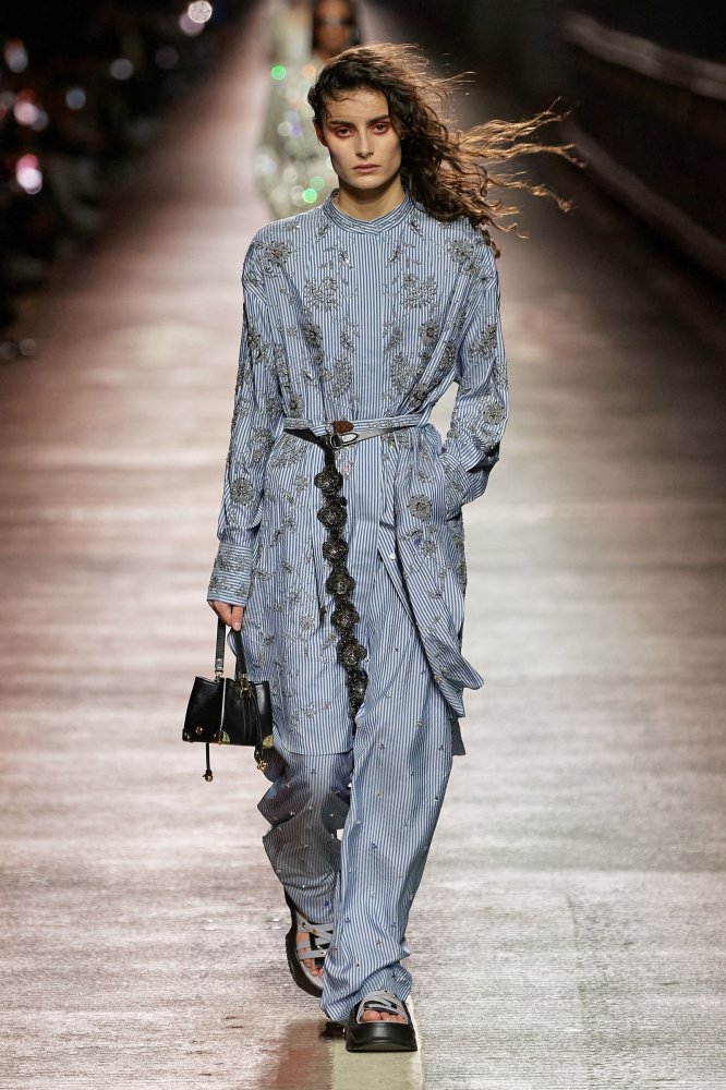 00044-louis-vuitton-prefall-2023-credit-gorunway 拷貝.jpg