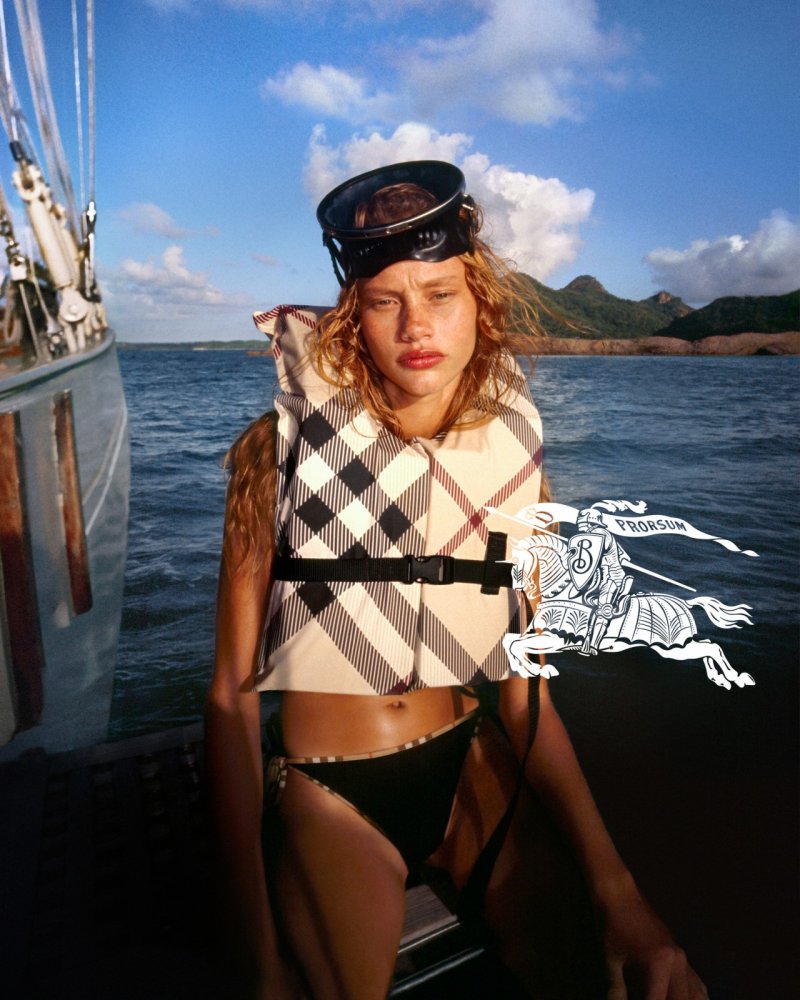 Burberry-Summer-Courtesy-of-Burberry_Tyrone-Lebon19.jpeg
