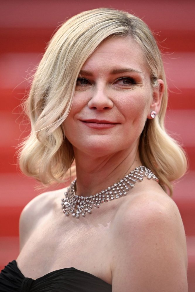 kirsten-dunst-attends-the-killers-of-the-flower-moon-red-news-photo-1684855409.jpg