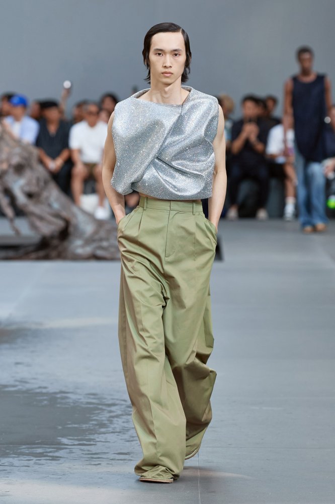 00007-loewe-spring-2024-menswear-credit-gorunway.jpg