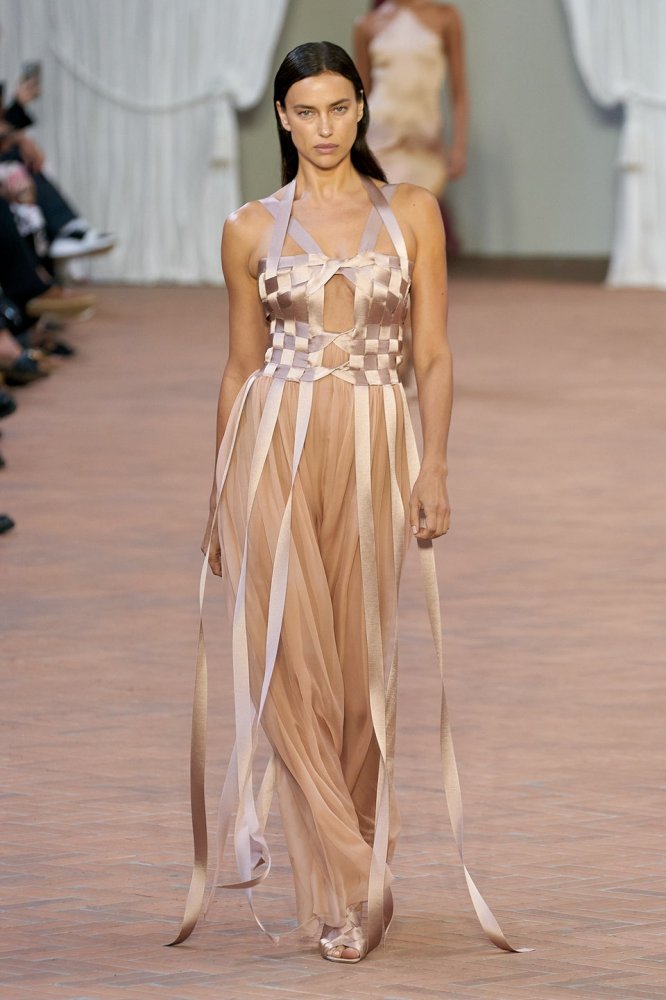 00052-alberta-ferretti-spring-2024-ready-to-wear-credit-gorunway.jpg