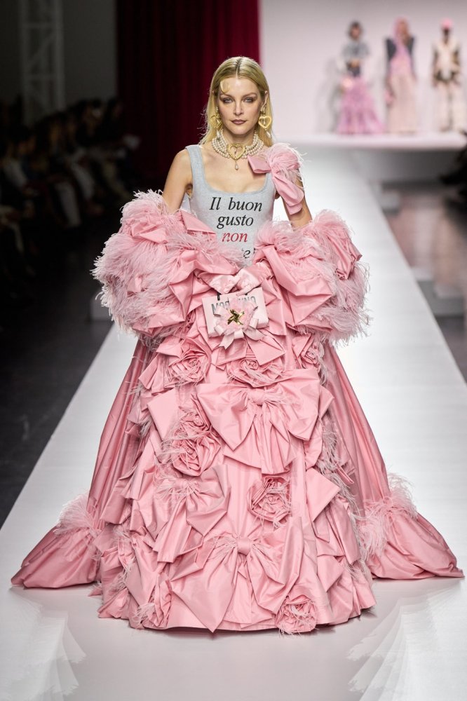 00030-moschino-spring-2024-ready-to-wear-credit-gorunway.jpg