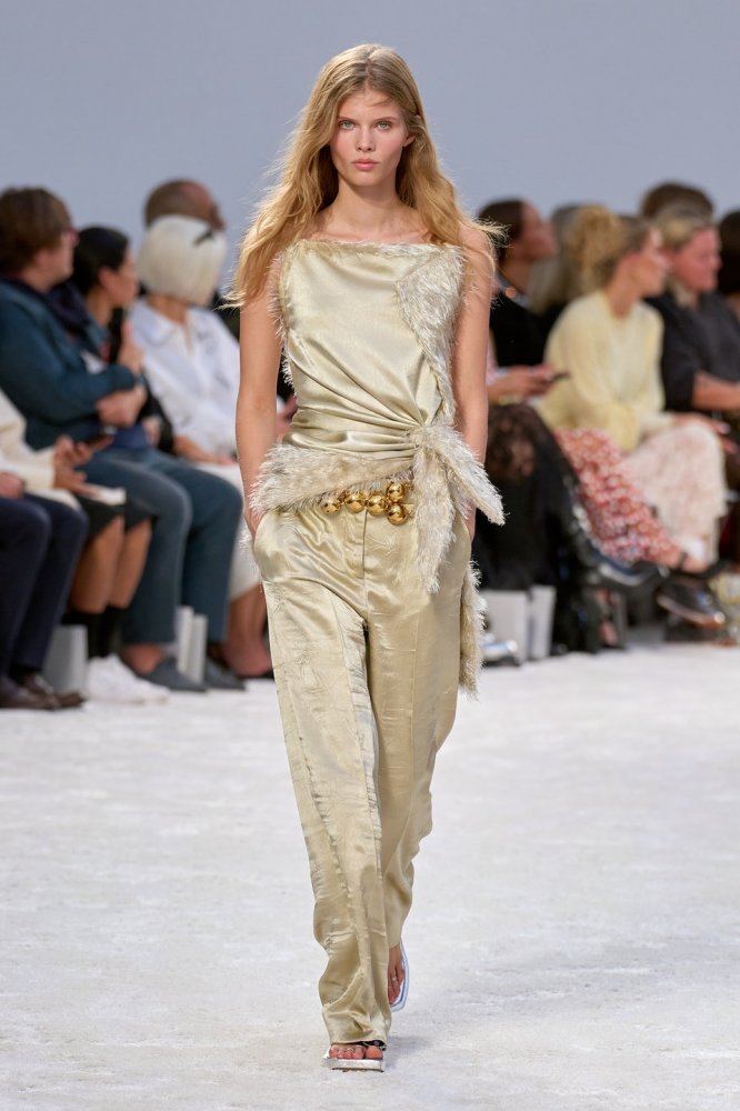 00010-rabanne-spring-2024-ready-to-wear-credit-gorunway.jpg