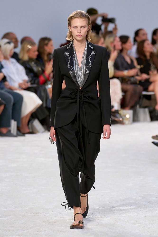 00004-rabanne-spring-2024-ready-to-wear-credit-gorunway.jpg