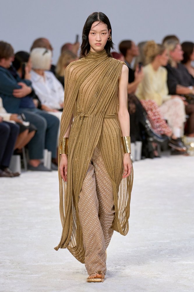 00011-rabanne-spring-2024-ready-to-wear-credit-gorunway.jpg