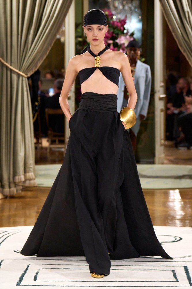 00005-schiaparelli-spring-2024-ready-to-wear-credit-gorunway.jpg