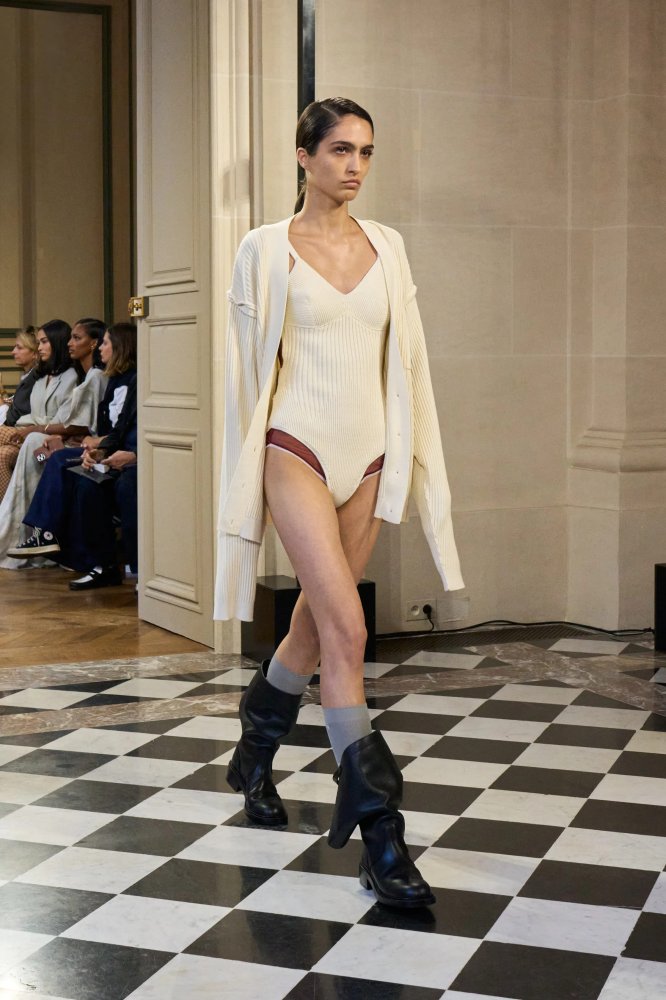 00009-victoria-beckham-spring-2024-ready-to-wear-credit-gorunway.jpg