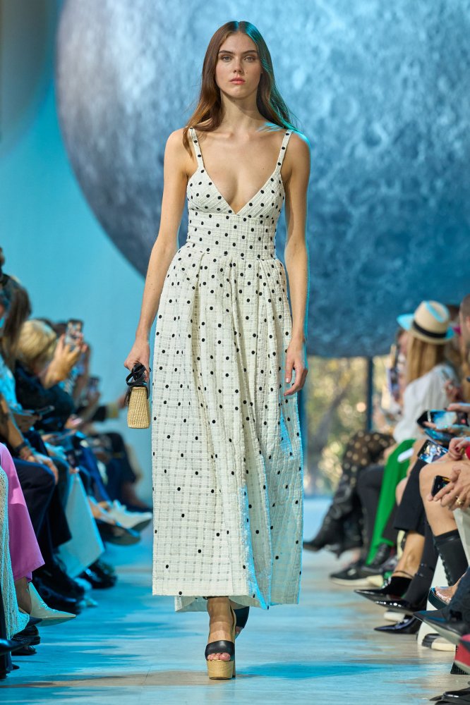 00004-elie—saab-spring-2024-ready-to-wear-credit-gorunway 拷貝.jpg