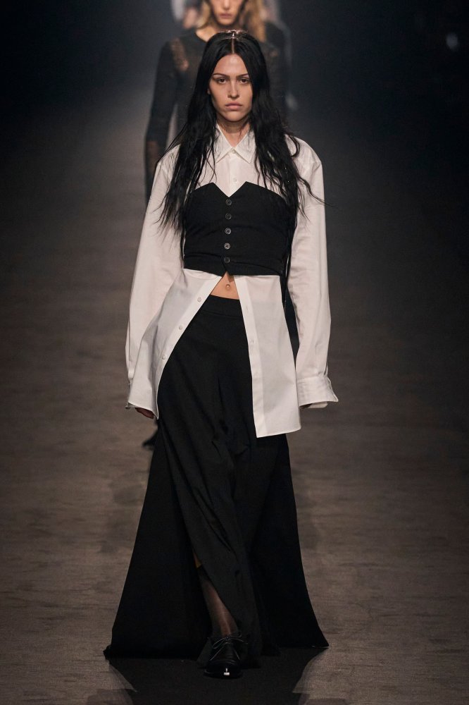 00023-ann-demeulemeester-spring-2024-ready-to-wear-credit-gorunway 拷貝.jpg