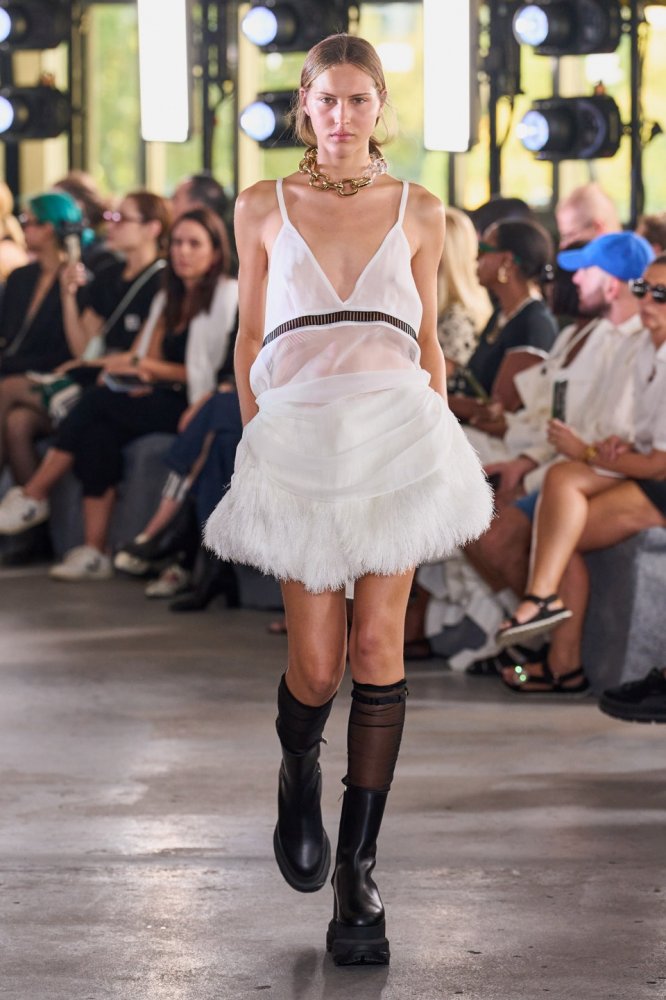 00040-sacai-spring-2024-ready-to-wear-credit-gorunway.jpg