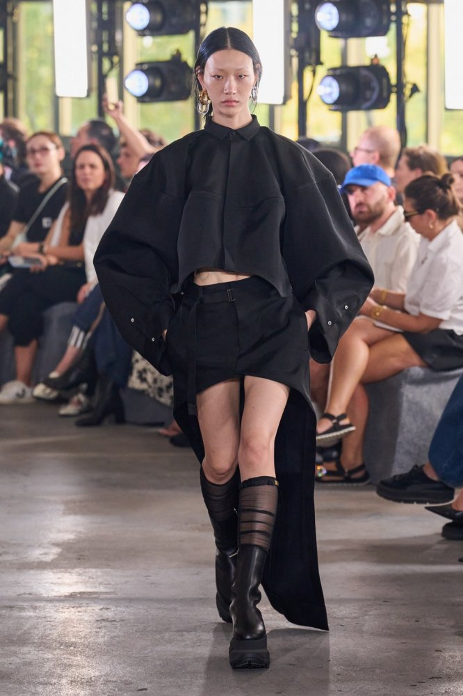 00010-sacai-spring-2024-ready-to-wear-credit-gorunway.jpg