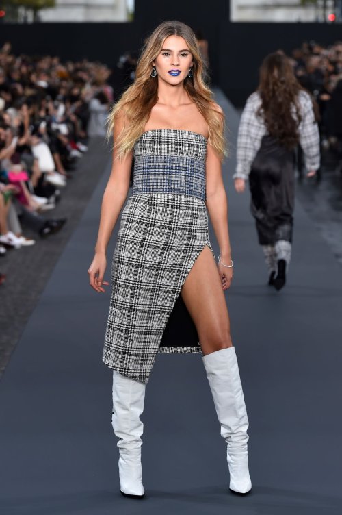 stefanie-giesinger-walks-l-oreal-show-pfw-in-paris-10-01-2017-2.jpg