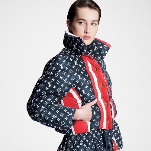 路易威登-三色-monogram-羽絨外套-時裝系列--FQOW16CYA651_PM1_Cropped worn view 拷貝.jpg 路易威登-三色-monogram-羽絨外套-時裝系列--FQOW16CYA651_PM1_Cropped worn view 拷貝.jpg