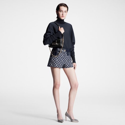 louis-vuitton-monogram-denim-mini-shorts-ready-to-wear--FQPA31LO3651_PM1_Worn view 拷貝.jpg louis-vuitton-monogram-denim-mini-shorts-ready-to-wear--FQPA31LO3651_PM1_Worn view 拷貝.jpg