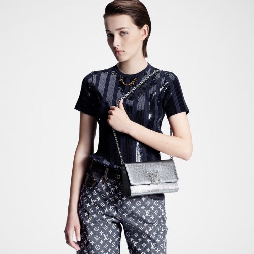 louis-vuitton-pochette-louise-epi-leather-handbags--M23358_PM1_Worn view 拷貝.jpg louis-vuitton-pochette-louise-epi-leather-handbags--M23358_PM1_Worn view 拷貝.jpg