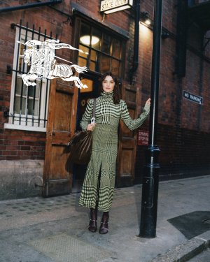 dbfdaf33-542a-43b2-b8bc-9703f1718b36-introducing-the-burberry-spring-2024-campaign-courtesy-o...jpeg