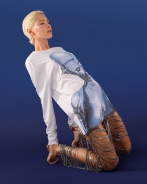 Stella-McCartney-Spring-2023-Ad-Campaign-005The-Impression-.jpg