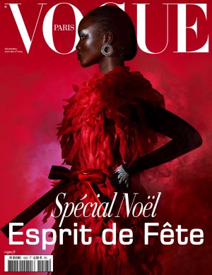Vogue Paris - 2023.12-2024.01.jpg