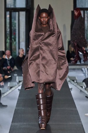 00023-rick-owens-fall-2023-ready-to-wear-credit-gorunway.jpg