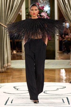 00002-schiaparelli-spring-2024-ready-to-wear-credit-gorunway.jpg