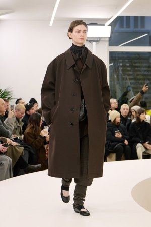 https___hypebeast.com_image_2024_01_lemaire-fall-winter-2024-menswear-paris-fashion-week-runwa...jpg