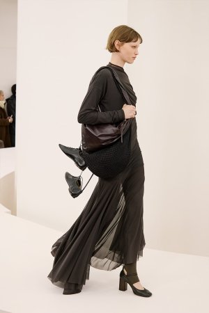 https___hypebeast.com_image_2024_01_lemaire-fall-winter-2024-menswear-paris-fashion-week-runwa...jpg
