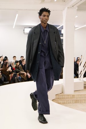 https___hypebeast.com_image_2024_01_lemaire-fall-winter-2024-menswear-paris-fashion-week-runwa...jpg