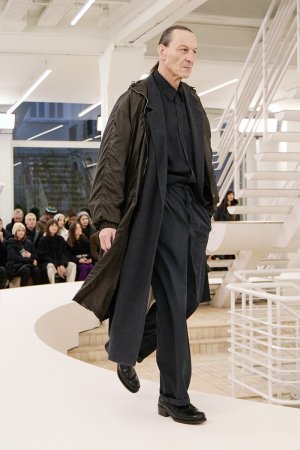 https___hypebeast.com_image_2024_01_lemaire-fall-winter-2024-menswear-paris-fashion-week-runwa...jpg
