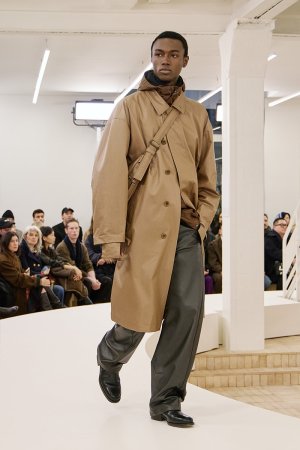https___hypebeast.com_image_2024_01_lemaire-fall-winter-2024-menswear-paris-fashion-week-runwa...jpg