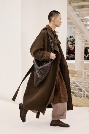 https___hypebeast.com_image_2024_01_lemaire-fall-winter-2024-menswear-paris-fashion-week-runwa...jpg