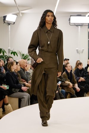 https___hypebeast.com_image_2024_01_lemaire-fall-winter-2024-menswear-paris-fashion-week-runwa...jpg