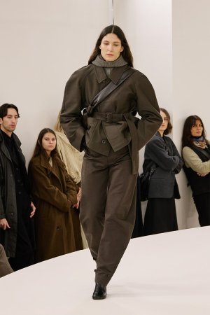 https___hypebeast.com_image_2024_01_lemaire-fall-winter-2024-menswear-paris-fashion-week-runwa...jpg