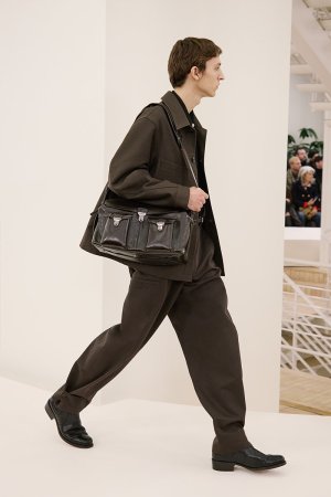 https___hypebeast.com_image_2024_01_lemaire-fall-winter-2024-menswear-paris-fashion-week-runwa...jpg