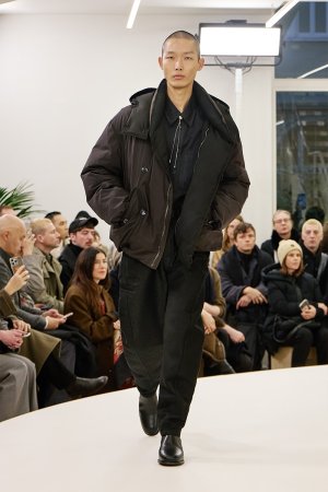 https___hypebeast.com_image_2024_01_lemaire-fall-winter-2024-menswear-paris-fashion-week-runwa...jpg
