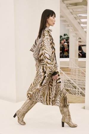 https___hypebeast.com_image_2024_01_lemaire-fall-winter-2024-menswear-paris-fashion-week-runwa...jpg