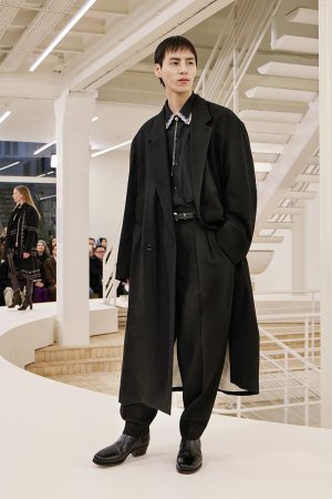 https___hypebeast.com_image_2024_01_lemaire-fall-winter-2024-menswear-paris-fashion-week-runwa...jpg