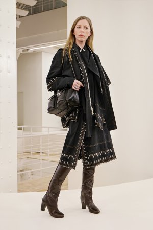 https___hypebeast.com_image_2024_01_lemaire-fall-winter-2024-menswear-paris-fashion-week-runwa...jpg