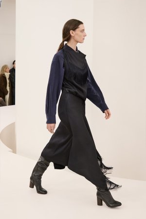https___hypebeast.com_image_2024_01_lemaire-fall-winter-2024-menswear-paris-fashion-week-runwa...jpg
