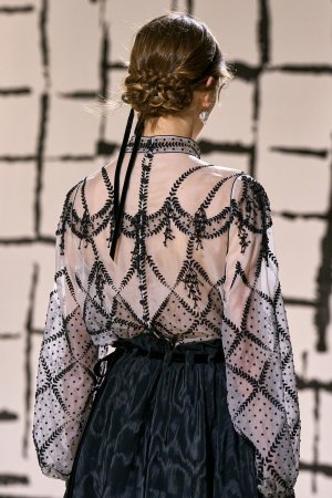 00016-christian-dior-spring-2024-couture-details-credit-gorunway 拷貝.jpg 00016-christian-dior-spring-2024-couture-details-credit-gorunway 拷貝.jpg
