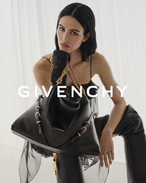 GIVENCHY_SS24_WOMEN_CAMPAIGN_4x5_09-scaled.jpg