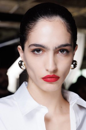 00040-carolina-herrera-beauty-fall-2024-ready-to-wear-credit-jason-gorunway.jpg