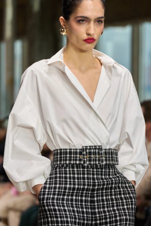 00044-carolina-herrera-detail-fall-2024-ready-to-wear-credit-gorunway.jpg