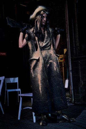 00003-maison-margiela-fall-2022-couture-credit-britt-lloyd.jpg