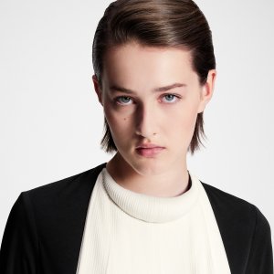 路易威登-幾何風褶襉裝飾晚裝-時裝系列--FQDR02NJ8002_PM1_Cropped view.png.jpeg 路易威登-幾何風褶襉裝飾晚裝-時裝系列--FQDR02NJ8002_PM1_Cropped view.png.jpeg