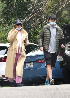 02.24 2024- OUT FOR A MORNING STROLL WITH SUKI WATERHOUSE IN LOS ANGELES).jpg