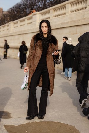 Sara-Caballero-02-27-2024-PFW-FW24-StreetStyle1-MelodieJeng-MJJ_3755.jpg